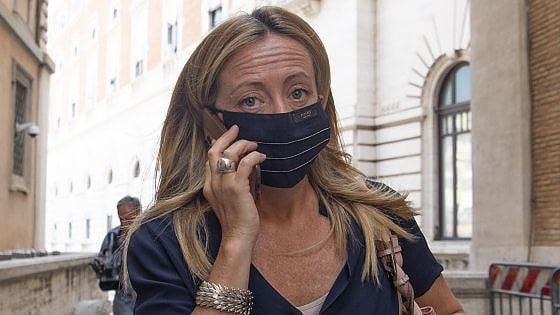 Tra fascismo e cocaina, è lite aperta tra i Ferragnez e Giorgia Meloni