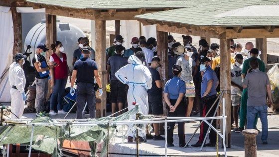 L’ansia dei tunisini di Sicilia per i connazionali: “Sbarcano inseguiti dalla fame” 