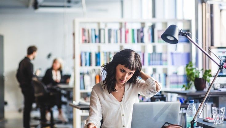 Lavoro: quasi la metà degli italiani è insoddisfatta del proprio stipendio
