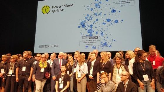 In migliaia per "La Germania si parla". A Berlino la sfida per una società meno divisa