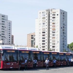 Roma, ora Atac dimezza gli acquisti e compra solo cento dei 240 bus