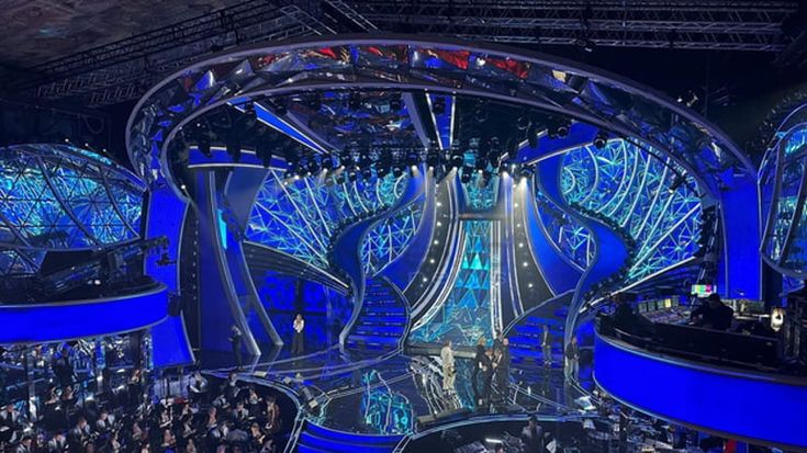 Sanremo, dalla serata Eurovision al blocco dell’IA, tutte le novità. “Måneskin? Troppo presto”