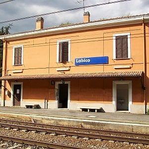 Labico, corpo travolto da un treno: potrebbe essere del 15enne sparito da casa