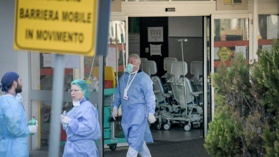 Coronavirus, la Procura di Napoli apre un'inchiesta sulle "false" malattie dei medici