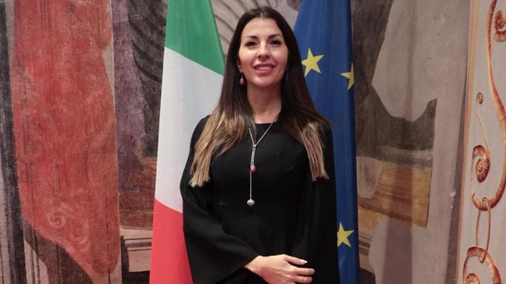 Viaggi, eventi e spese pagate, l’onnipresente Claudia Conte: “Per me parla il curriculum”