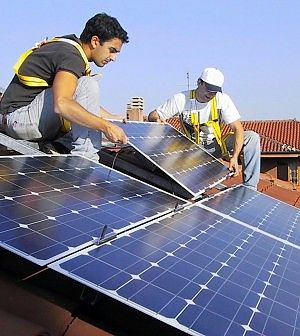 Scure incentivi sulle rinnovabili:<br />perso il 50% della forza lavoro