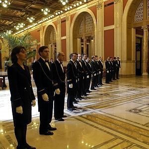 Camera, commissione cancella i tetti agli stipendi dei commessi