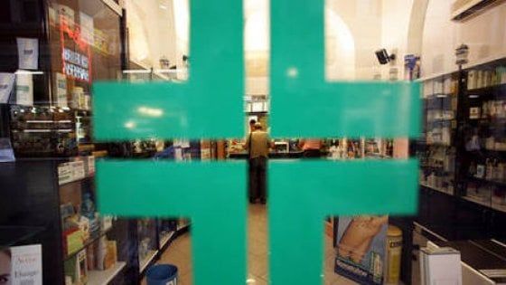 Campania, mascherine gratis: aggredito un farmacista