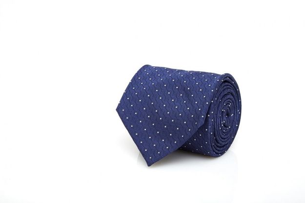 Maison Cilento crea una collezione di cravatte e foulard ispirate alle maioliche del Museo Filangieri