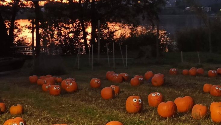 Zucche, fantasmi e scheletri: il Campo di Fiori di Galbiate si prepara ad Halloween, la notte più spaventosa dell’anno