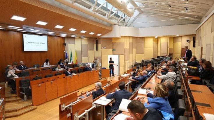 Napoli, “De Laurentiis cittadino onorario”. Ma è polemica, salta il consiglio comunale