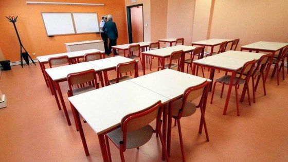 Bullismo, a Lecce studente preso per il collo e sbattuto a terra davanti al prof: in ospedale