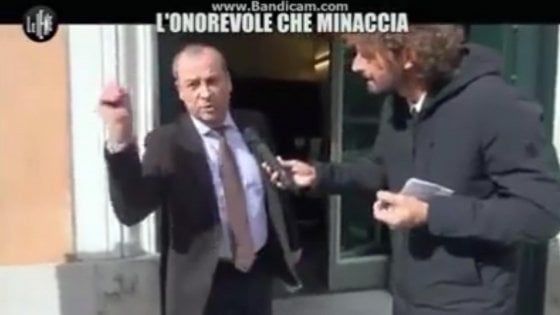 Le raccomandazioni, le molestie, le minacce: il video delle Iene svela il disonore degli onorevoli