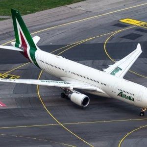 Alitalia, la crisi pesa sempre di più: nuova cassa integrazione per un anno