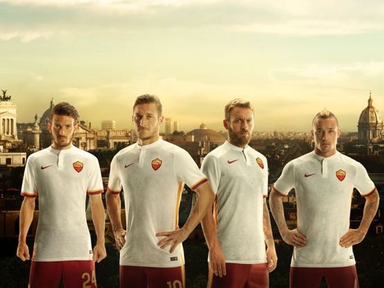 Roma, presentate le nuove maglie da trasferta