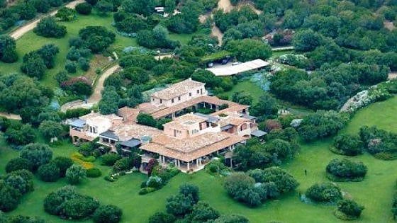 Sardegna, Berlusconi si allarga: compra altre due ville e ottiene permessi per lavori e piscina