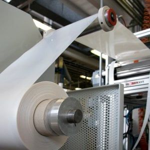 Novamont: 100 milioni per l'impianto che produce materiale chimico da zuccheri e batteri