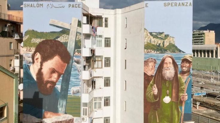 Palermo, ecco il murale di Biagio Conte con la croce e accanto ai fratelli della missione Speranza e carità