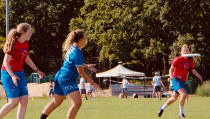 "Polso, presa e scatto: fatevi conquistare dalle stelle del frisbee”