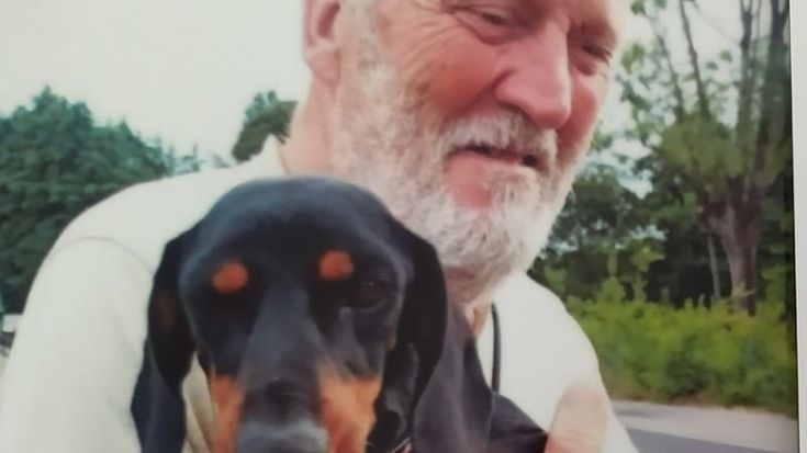Trovata una famiglia per i due cani di Krysztof, il senzatetto investito a Pianoro
