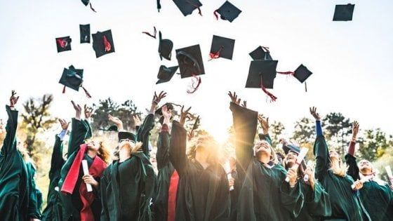 Maccheroni al pomodoro  sul soffitto alla sessione di Laurea