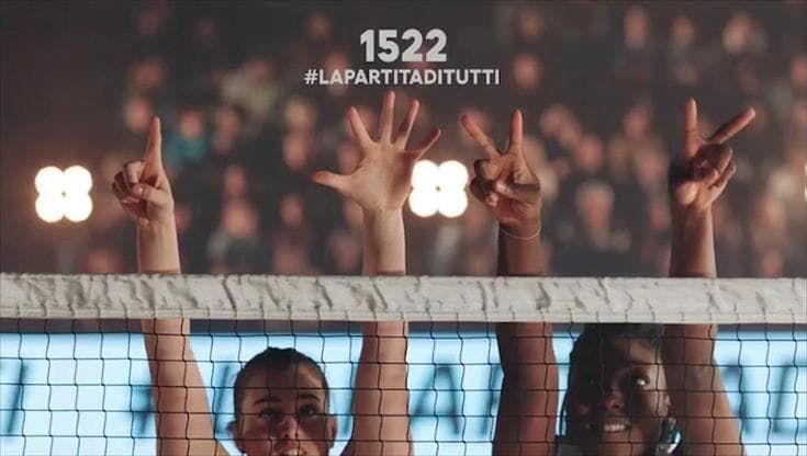 Le campionesse del volley contro la violenza sulle donne: "Chiama l'1522, vinciamo la partita di tutti"