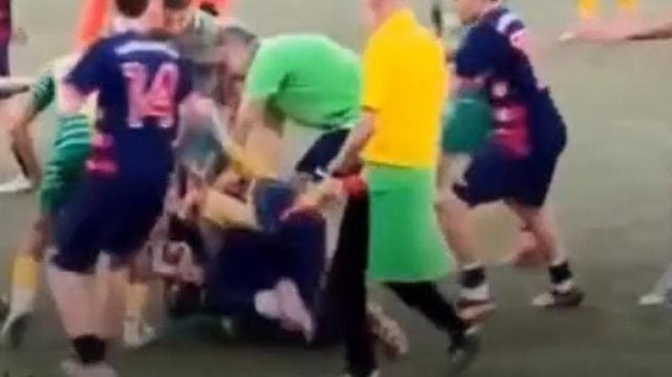 Lodi, maxi rissa in campo tra under 17: una mascella rotta, 6 espulsi e arrivano i carabinieri