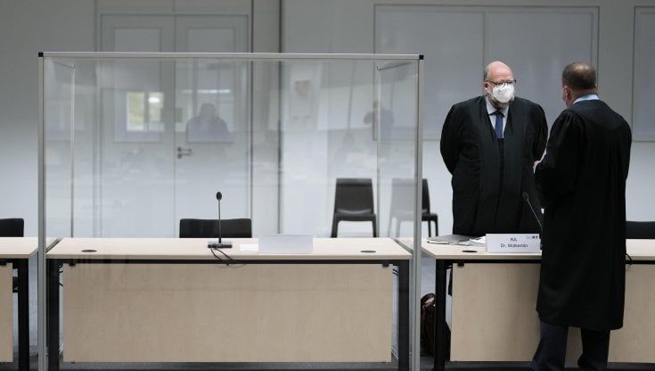 Germania, l'ex segretaria di un campo nazista fugge ma viene ripresa: a 96 anni dovrà salire sul banco degli imputati