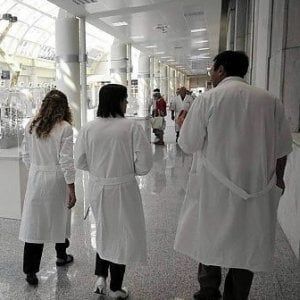 Soldi di Big Pharma ai medici, la confessione di un primario: "Tanti modi per non farli risultare"