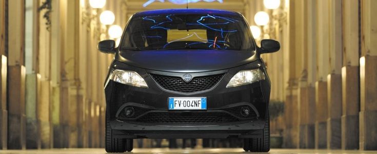 Lancia Ypsilon, l'immortale. Arriva la versione Black and Noir