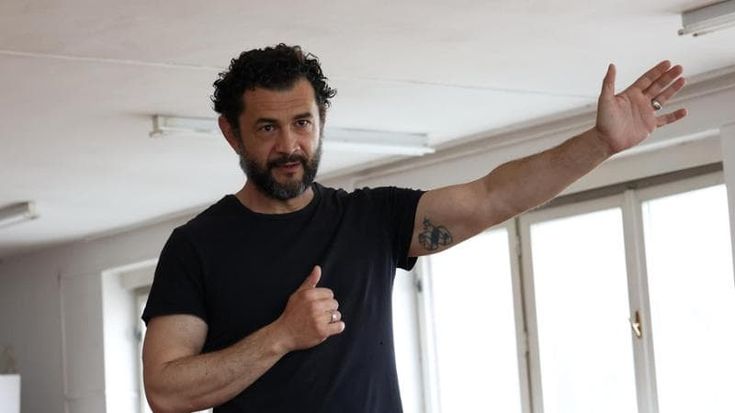 Vinicio Marchioni: “Il mio film con Capuano, artista libero e ribelle. Ma in teatro parlo d’amore”