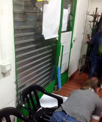 Corteo No Tav, sfondata la vetrina della Lega Nord