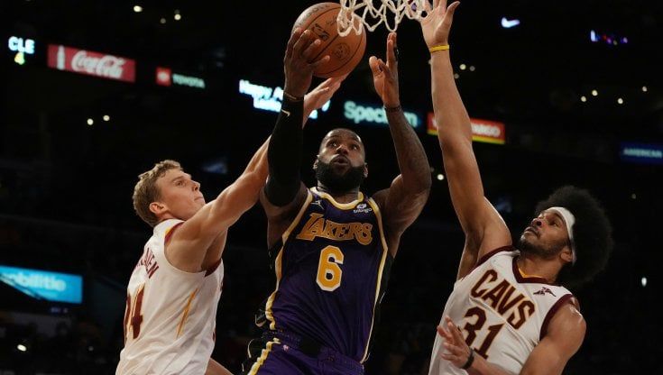 Nba: LeBron torna e trascina i Lakers. Vittorie per Miami, Brooklyn e Denver