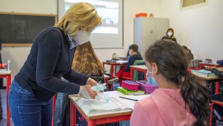 Ok ai test salivari molecolari per il Green Pass. "Ma vanno usati solo su bambini e fragili"