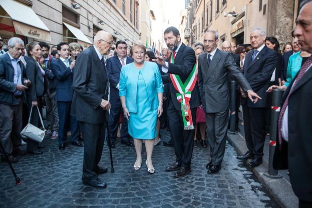 Michelle Bachelet a Roma, visita a largo Argentina e poi a Testaccio