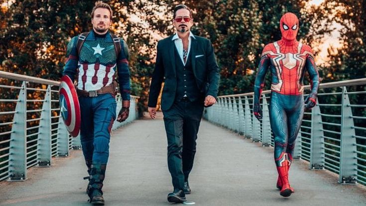 Lucca, la fantascienza diventa realtà: i cosplayer Impersonators sventano il furto in un bar. Vestiti come gli Avengers