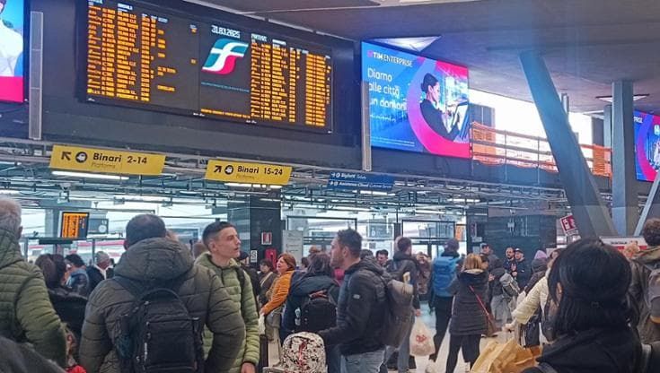 Il lunedì nero dei treni Av per Roma, passeggeri esasperati: “Guasti continui, basta”