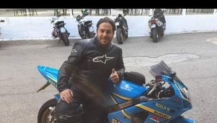 Moto contro un furgone fermo sulla Statale 16, a Trani muore Natale Ricco: aveva 46 anni