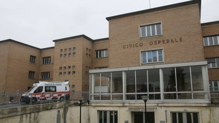 Codogno, riapre dopo sei mesi ed è già pieno il reparto Covid nell'ospedale dove fu scoperto il paziente 1 Mattia Maestri