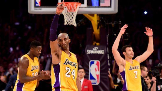 Basket Nba, lacrime e 60 punti per l'addio di Kobe Bryant