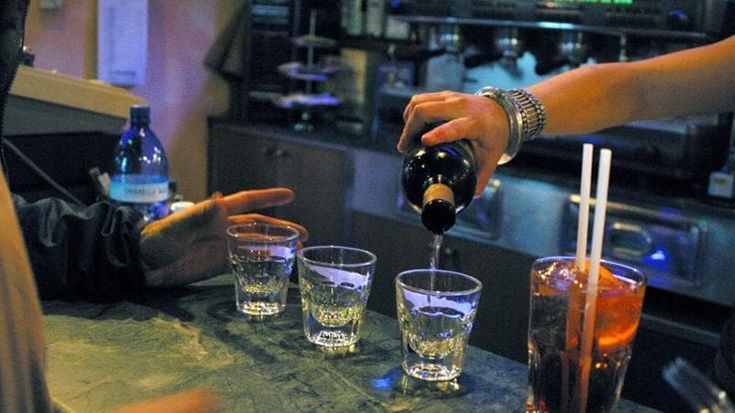 Campania, alcol e gioco d’azzardo le nuove emergenze: “Giovani sempre a rischio”