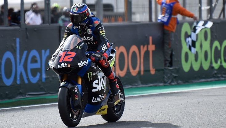 Moto2, a Valencia vince Bezzecchi. Bastianini nuovo leader del mondiale