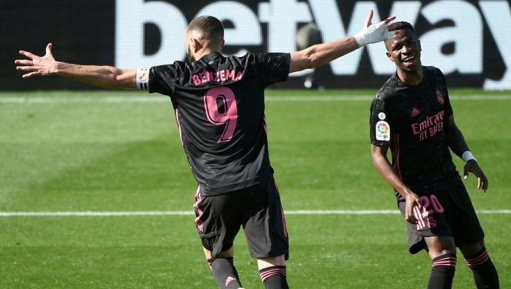 Liga, Benzema trascina il Real Madrid: doppietta e 3-1 al Celta Vigo