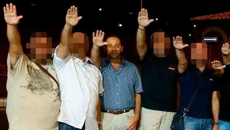 Saluti romani e motti su Mussolini: il Pantheon di Nicola Franco, in corsa da presidente per il municipio di Tor Bellamonaca 