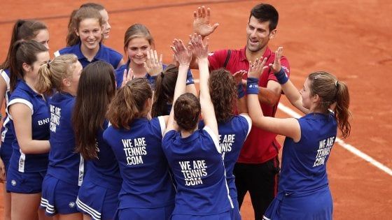 Tennis, Roland Garros: Djokovic doma Parigi, è suo il 'piccolo Slam'