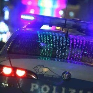 Molesta la fidanzata di un poliziotto, arrestato