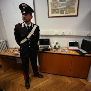 Clonavano le carte di credito ai turisti: giro d'affari 100mila euro al giorno