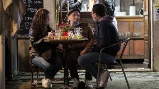 Chiusura anticipata, i locali chiedono indennizzi e sgravi. "Decine di imprese a rischio"