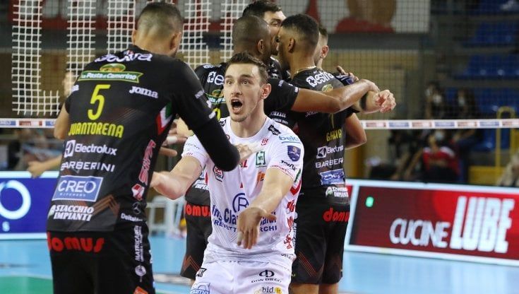Volley, Superlega: la Lube cade in casa, Perugia e Trento al comando