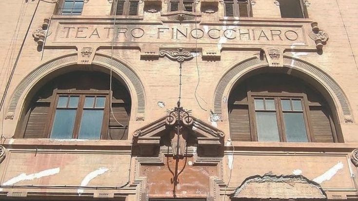 Riapre il teatro Finocchiaro, l’università lo affitta per i corsi: “Laboratorio per gli studenti”